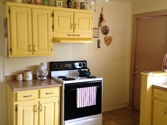 4th image of 209 E Woodrow St