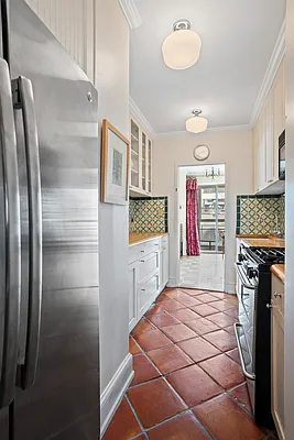 Sold by Douglas Elliman | media 21