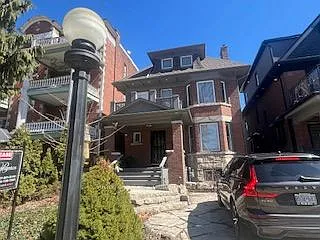 335 Palmerston Blvd #BACK STUDIO APARTMEN Photo 1