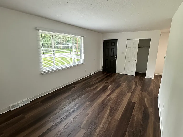 1461 McTaggart Rd — Photo 5