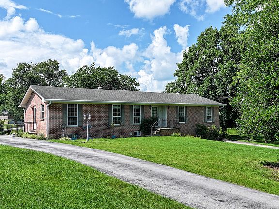 3rd image of 406 Oriole Dr