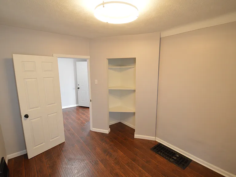 332 Sheldon St — Photo 16