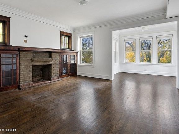 2nd image of 3028 W Eastwood Ave APT 1
