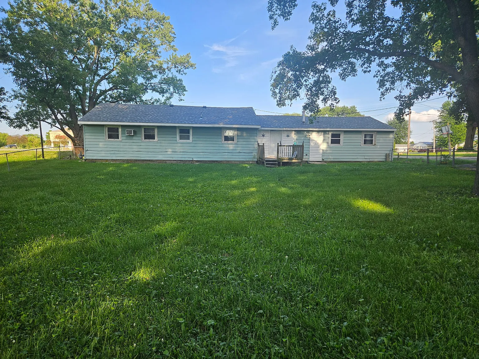 3 bed, 2788 sqft, $1,300 — Photo 4