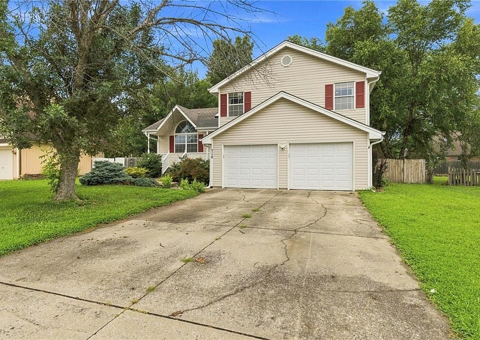 1st image of 716 SE 11th St