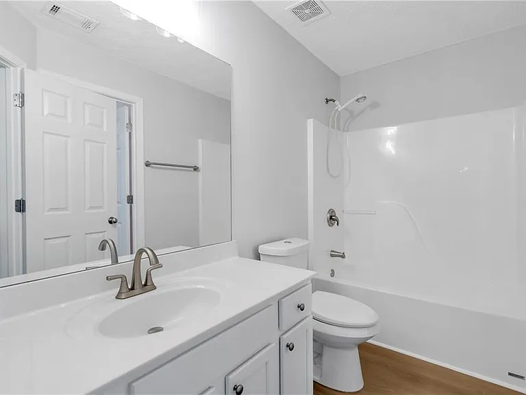 709 Roxholly Ln — Photo 26