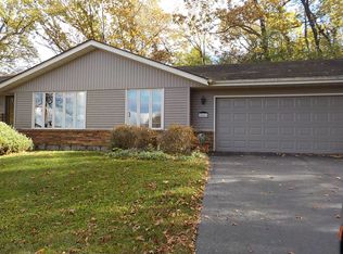 10451 Ellsworth Dr, Roscoe, IL 61073