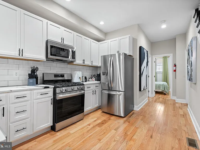 2219 E Chase St — Photo 8