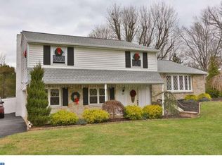 64 Woodlake Dr, Holland, PA 18966