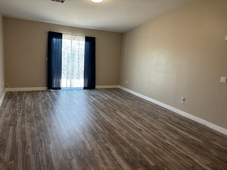 442 Daylin Ct — Photo 2