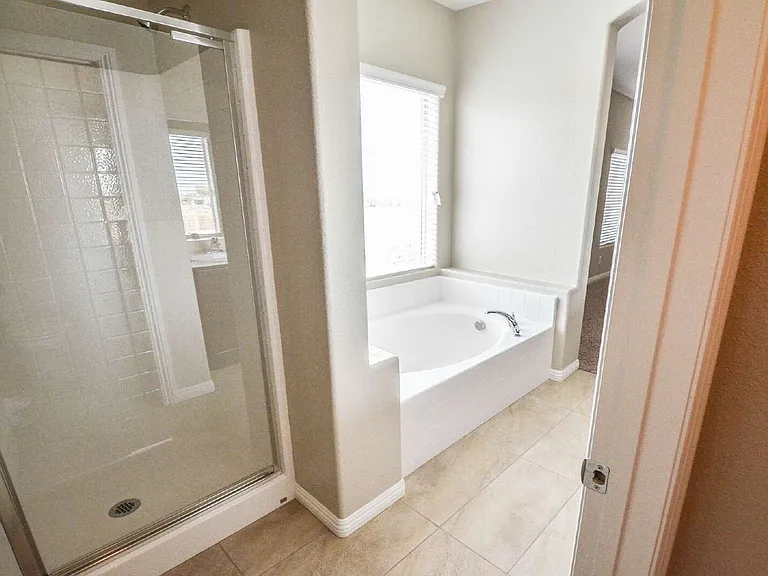 9422 Sand Tiger Ave — Photo 18