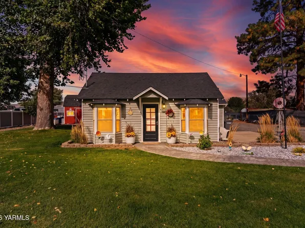 3807 W Birchfield Rd, Yakima, WA 98901