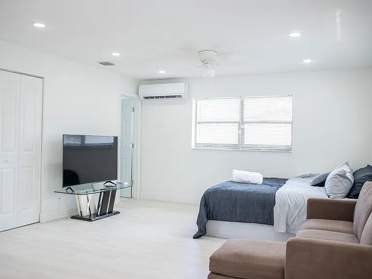 320 NW 4th Ave #3 — Photo 5