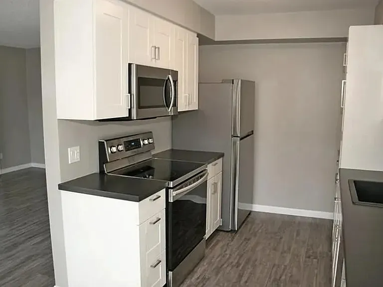 114 N Eucalyptus Ave #5 — Photo 5