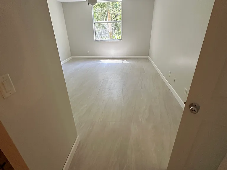 619 E Sheridan St #106 — Photo 7