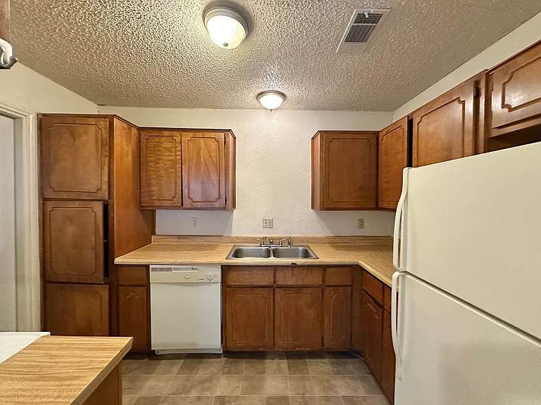 2312 Silverhill Dr — Photo 8