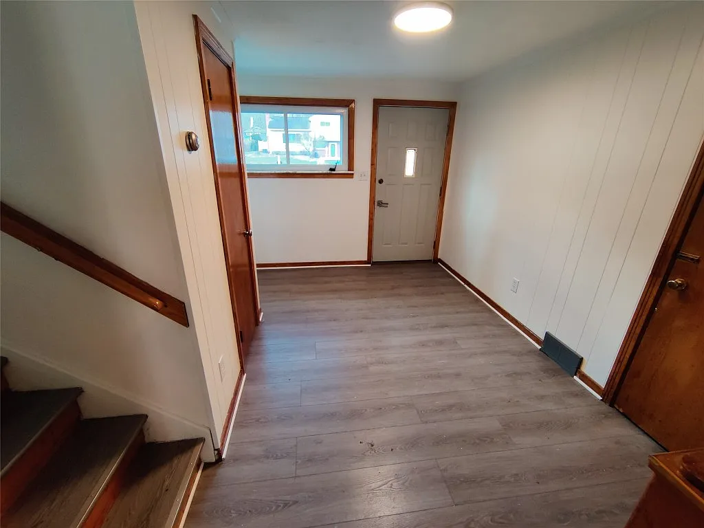 3 bed, 1.5 bath, 1504 sqft, $2,100 — Photo 4
