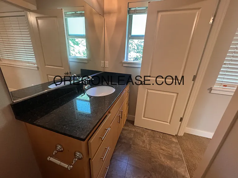 957 Lorella Ave — Photo 10