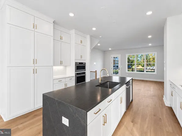 2127 E Jefferson St, North Bethesda, MD 20852