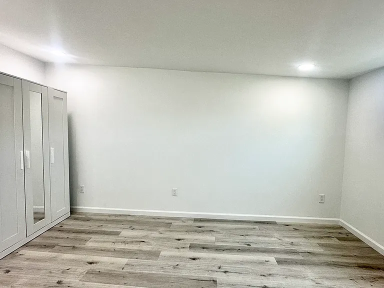 14342 Horst Ave #4 — Photo 5