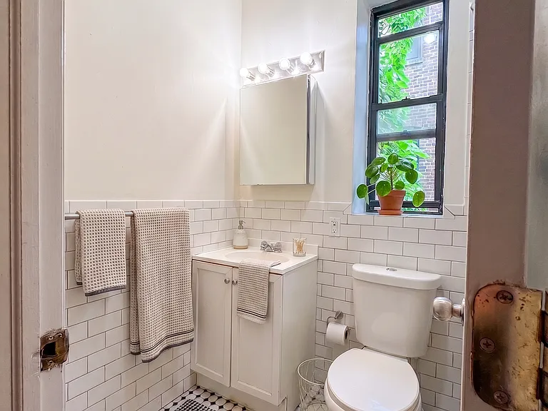 66 Pinehurst Ave #E1 — Photo 11