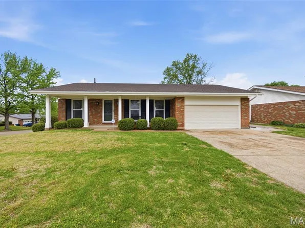 4394 Satiris Dr, Florissant, MO 63033