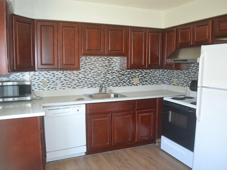 1st image of 2557 Silsby Ave