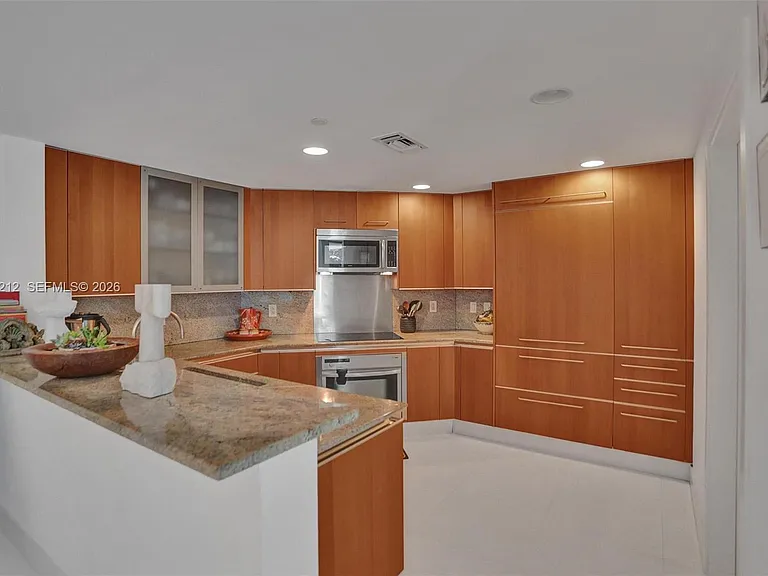 2627 S Bayshore Dr #506 — Photo 19
