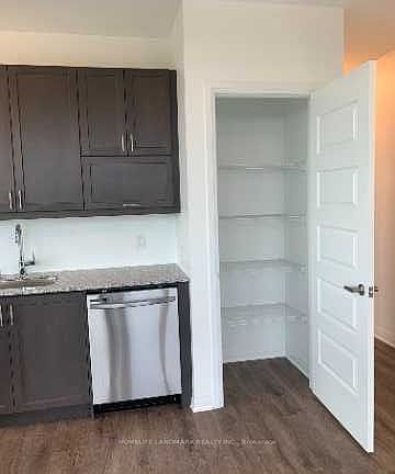 3rd image of 95 Dundas St W #502