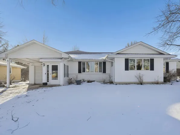 272 Roma Ave, Roseville, MN 55113