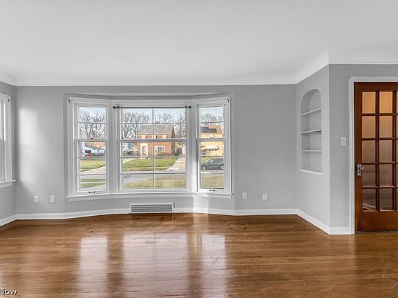 3rd image of 17116 Glendale Ave