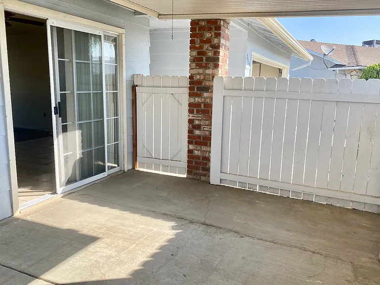 27515 Emory Ct — Photo 3