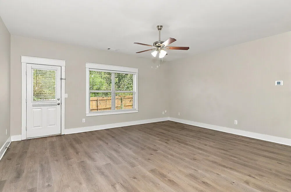 4 bed, 2.0 bath, 2102 sqft, $2,020 — Photo 4