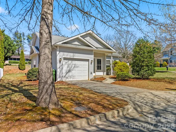 15 Scottish Cir, Asheville, NC 28803