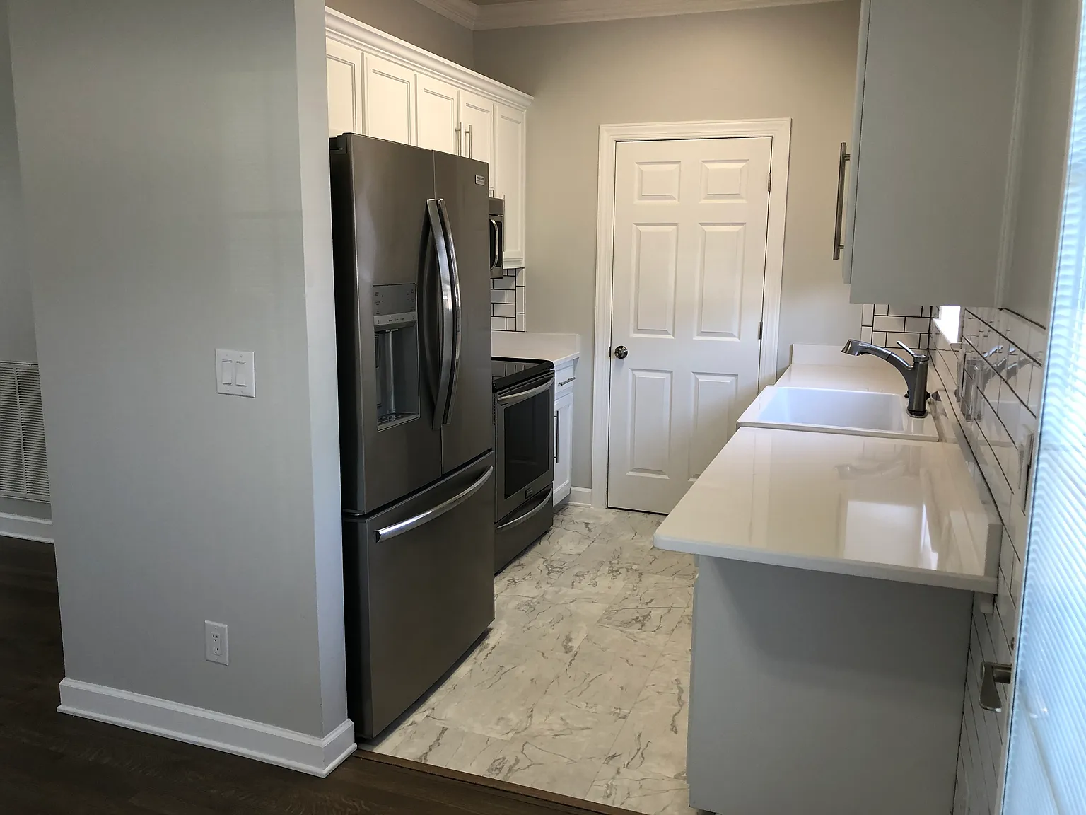 409 Dakota Dr — Photo 2