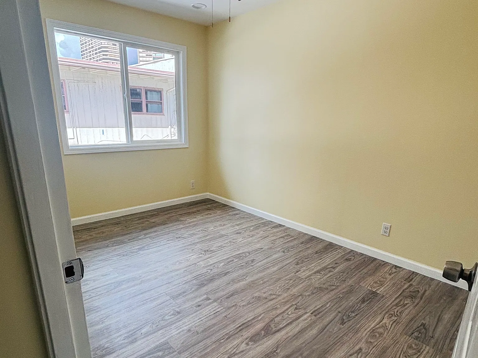 2 bed, 650 sqft, $2,300 — Photo 4