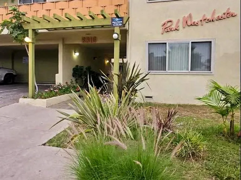 8910 Sepulveda Eastway — Photo 15