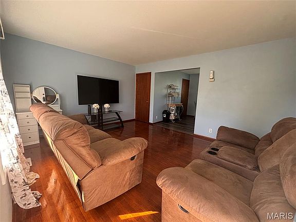 5th image of 1823 Hudson Rd