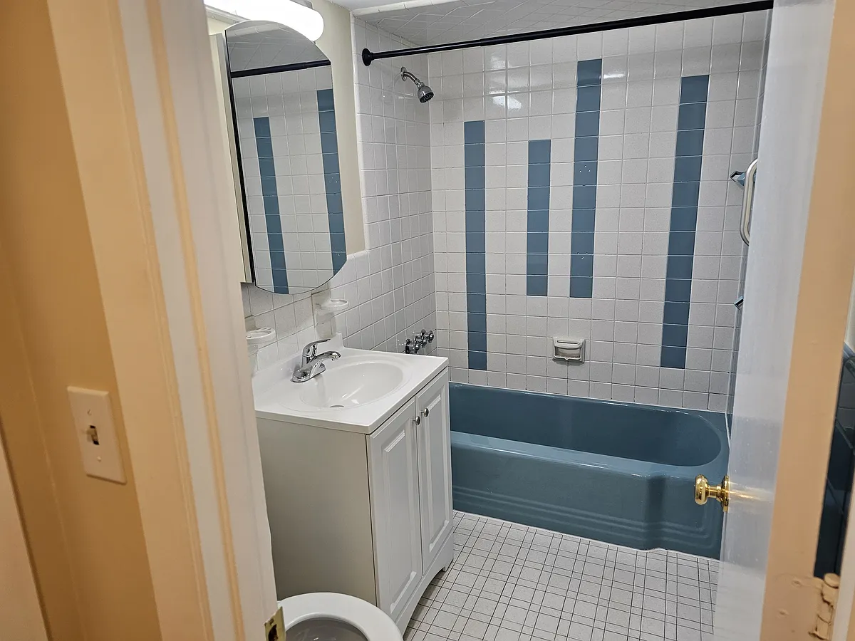 Building Photo - 462 Mount Auburn St #4-A