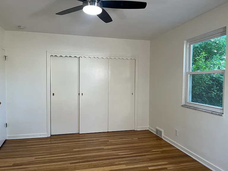 Second bedroom with double-width closet