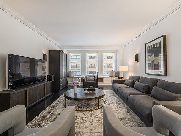 5th image of 222 E Chestnut St APT 11B