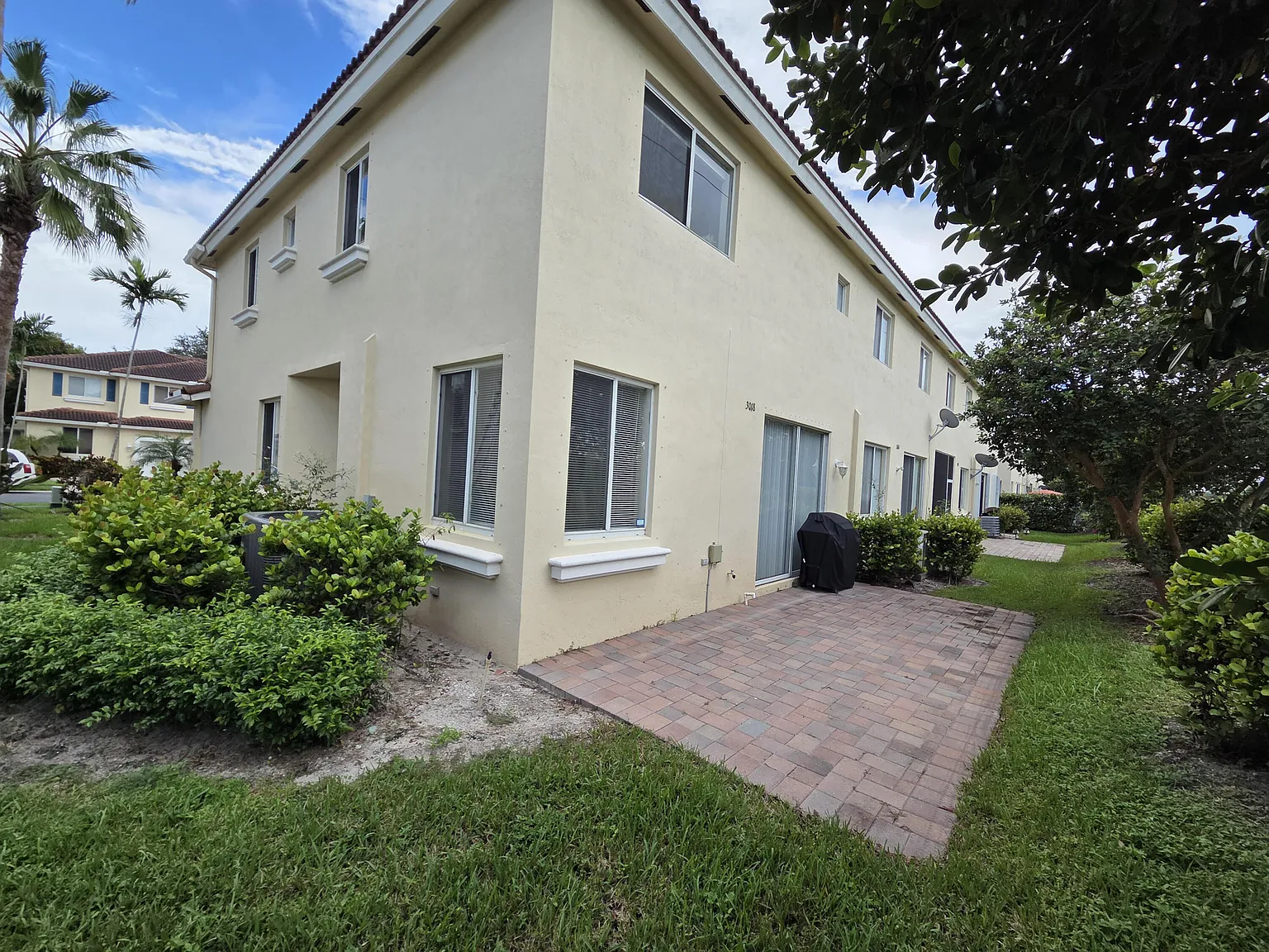 3 bed, 2.5 bath, 1684 sqft, $3,000 — Photo 3