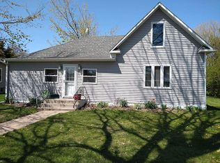 304 W Cedar St, Doniphan, NE 68832
