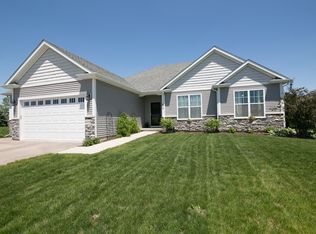 913 Republic Ave, Sycamore, IL 60178