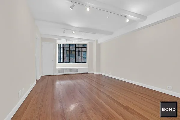 Sold by Bond New York | media 7