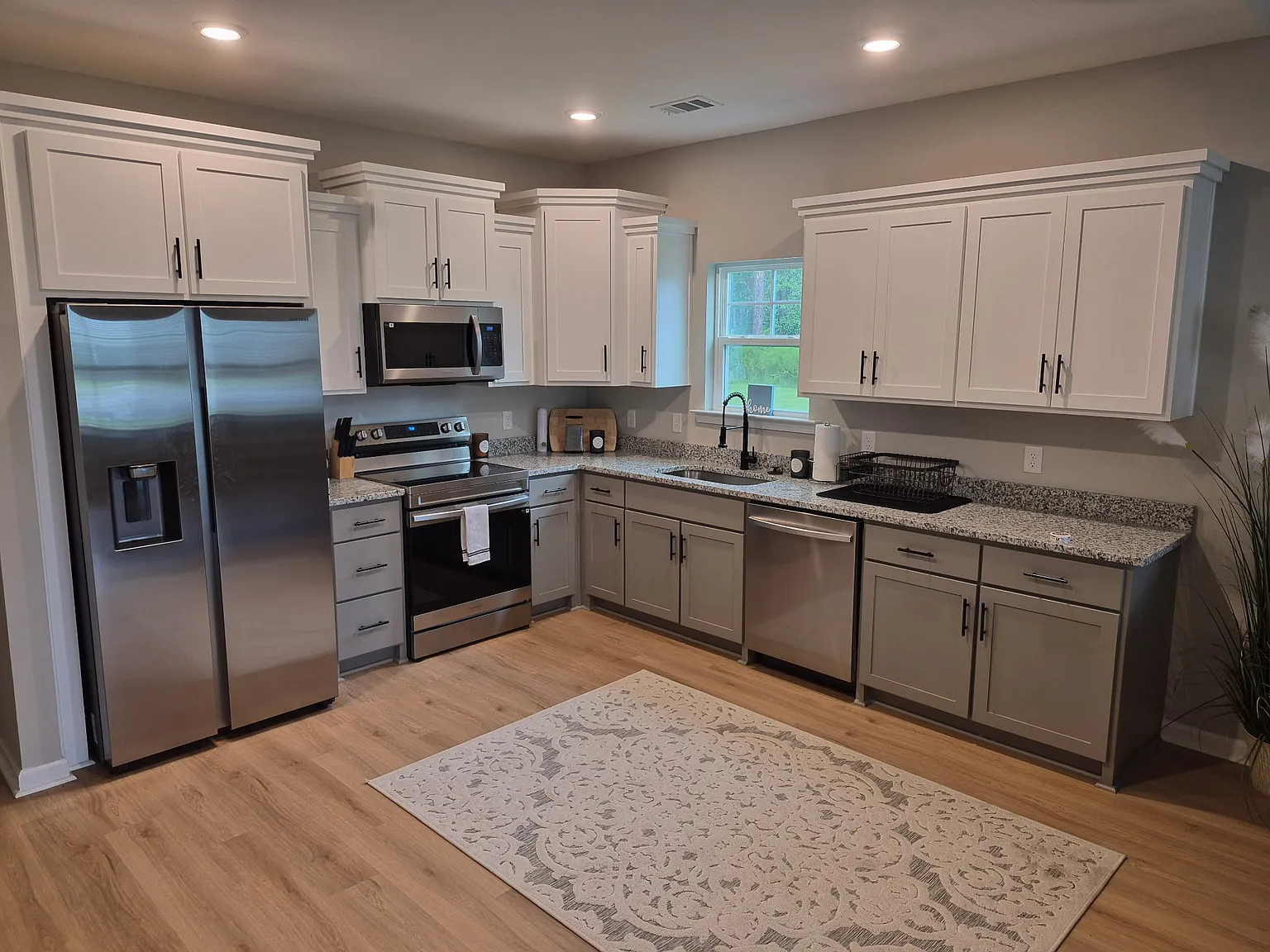 3 bed, 1295 sqft, $2,750 — Photo 3