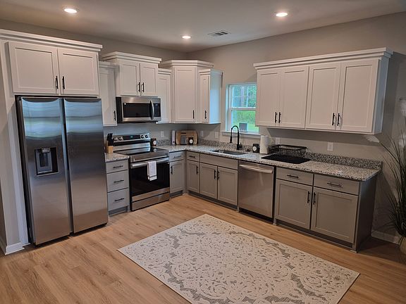 3rd image of 121 Cravey Ln