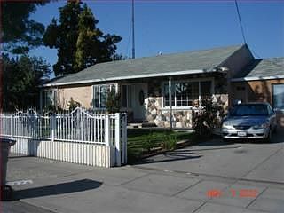 1st image of 276 Nancy Ln