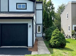 27W051 Cooley Ave, Winfield, IL 60190