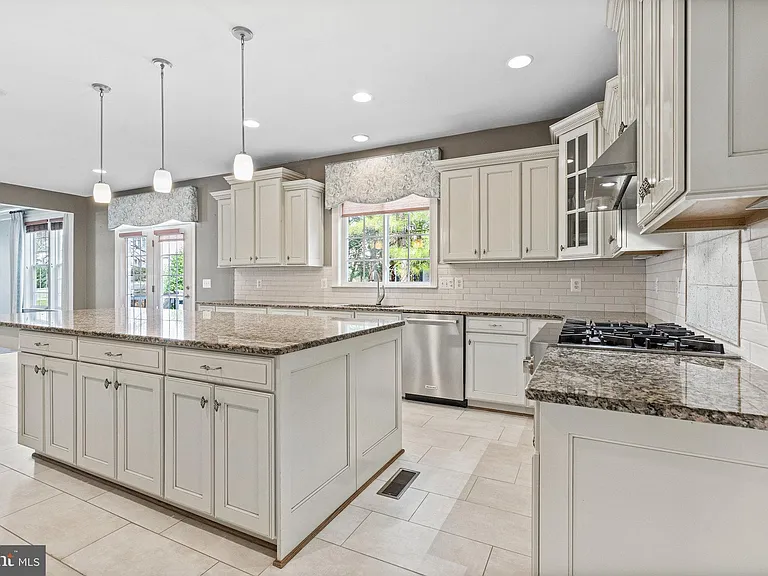 4561 Rona Pl — Photo 27